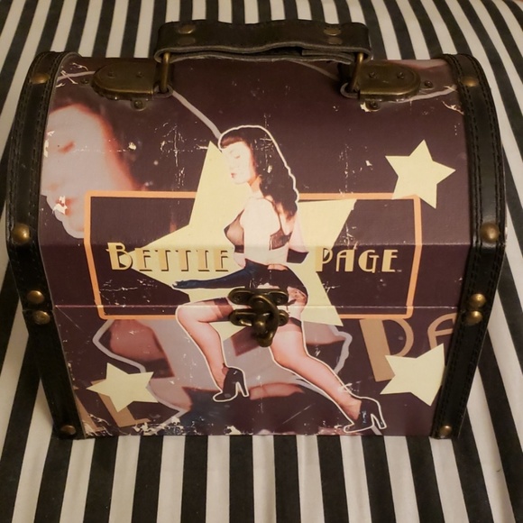 Neca Handbags - Retro Inspired Distressed Bettie Page Purse
